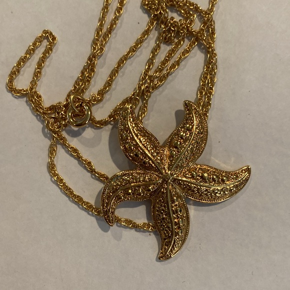 Vintage Gold Tone Starfish Necklace Pendant Avon - Picture 3 of 3